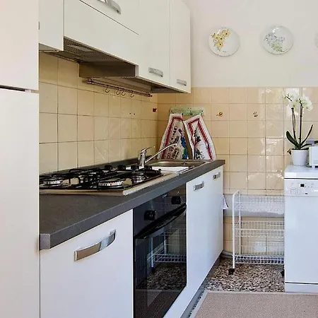 Sleeps 6 Air Con Wifi Apartment *